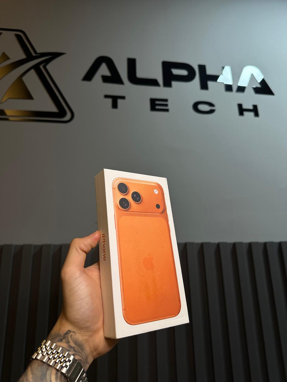 iPhone lacrado laranja na caixa, na loja Alphatech